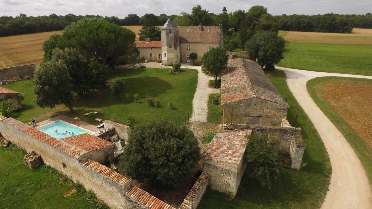 Avy Gite Du Chateau De Pernan מראה חיצוני תמונה