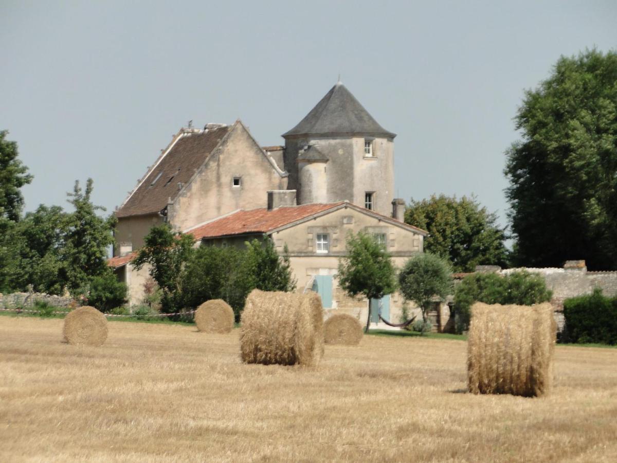 Avy Gite Du Chateau De Pernan מראה חיצוני תמונה