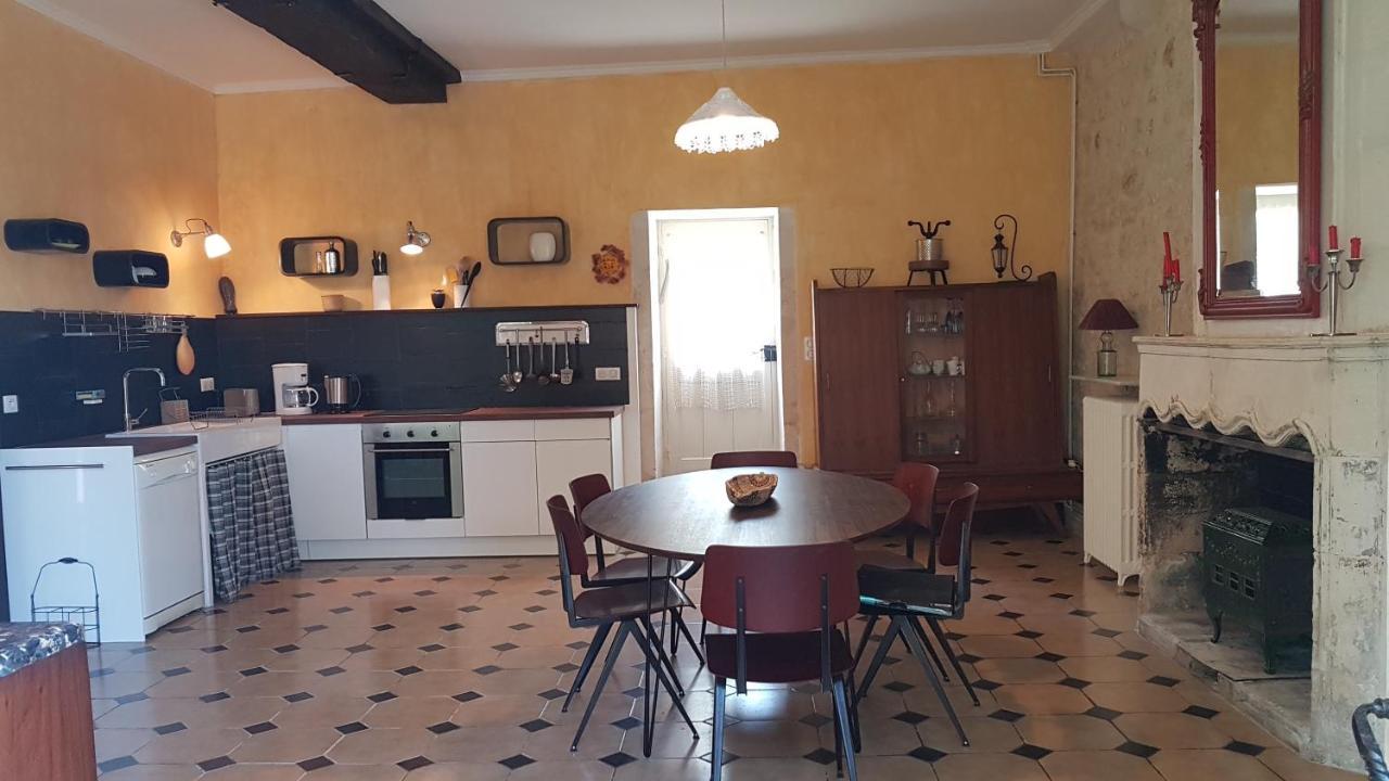 Avy Gite Du Chateau De Pernan מראה חיצוני תמונה