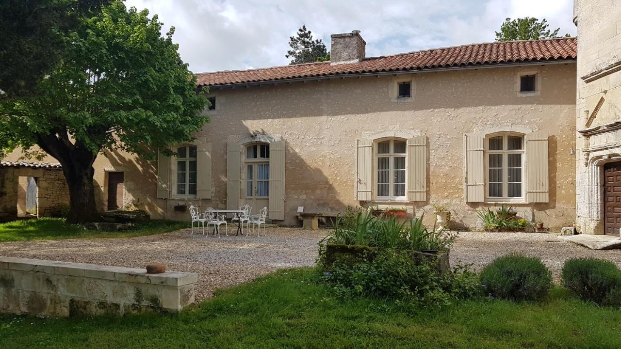 Avy Gite Du Chateau De Pernan מראה חיצוני תמונה